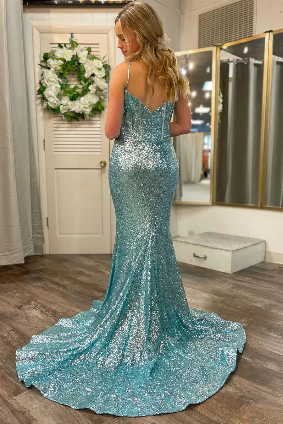 Vestido largo de fiesta de sirena con lentejuelas rosa iridiscente, escote corazón, tirantes finos y sin espalda