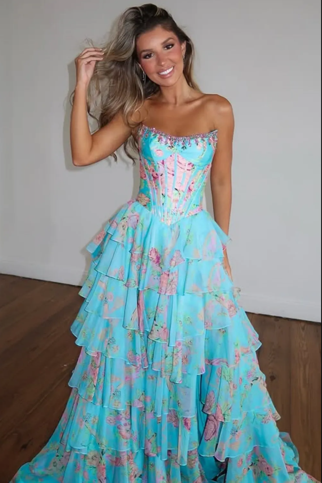 Vestido de Fiesta Largo con Corsé, Escote Corazón, Estampado Floral, Volantes en Capas, Abertura Alta y Corpino Bordado