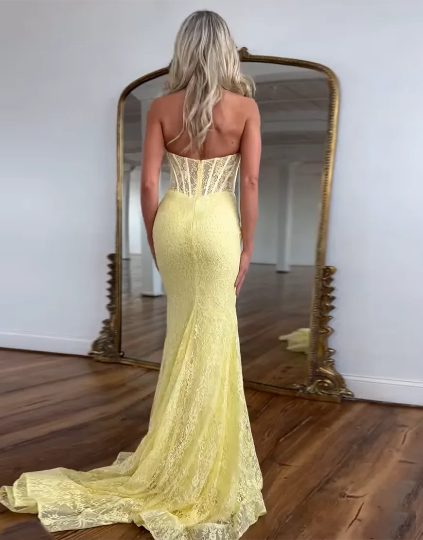 Vestido Largo de Fiesta con Abertura, Corsé de Sirena Brillante, Cuello Halter y Espalda Abierta