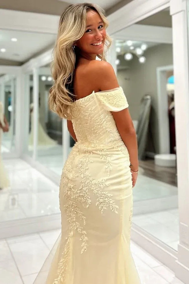 Vestido de fiesta de sirena de tul azul claro con hombros descubiertos y abertura alta
