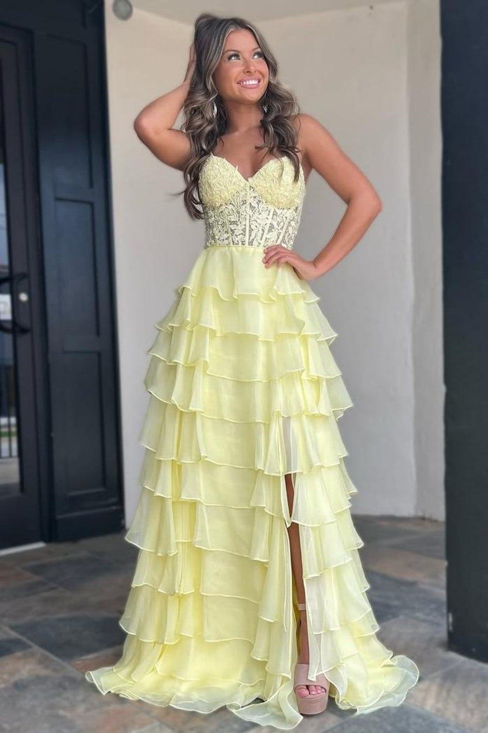 Vestido de Fiesta Largo con Escote Corazón, Encaje y Gasa en Línea A con Abertura, Vestido Maxi sin Tirantes de Encaje y Gasa con Volantes