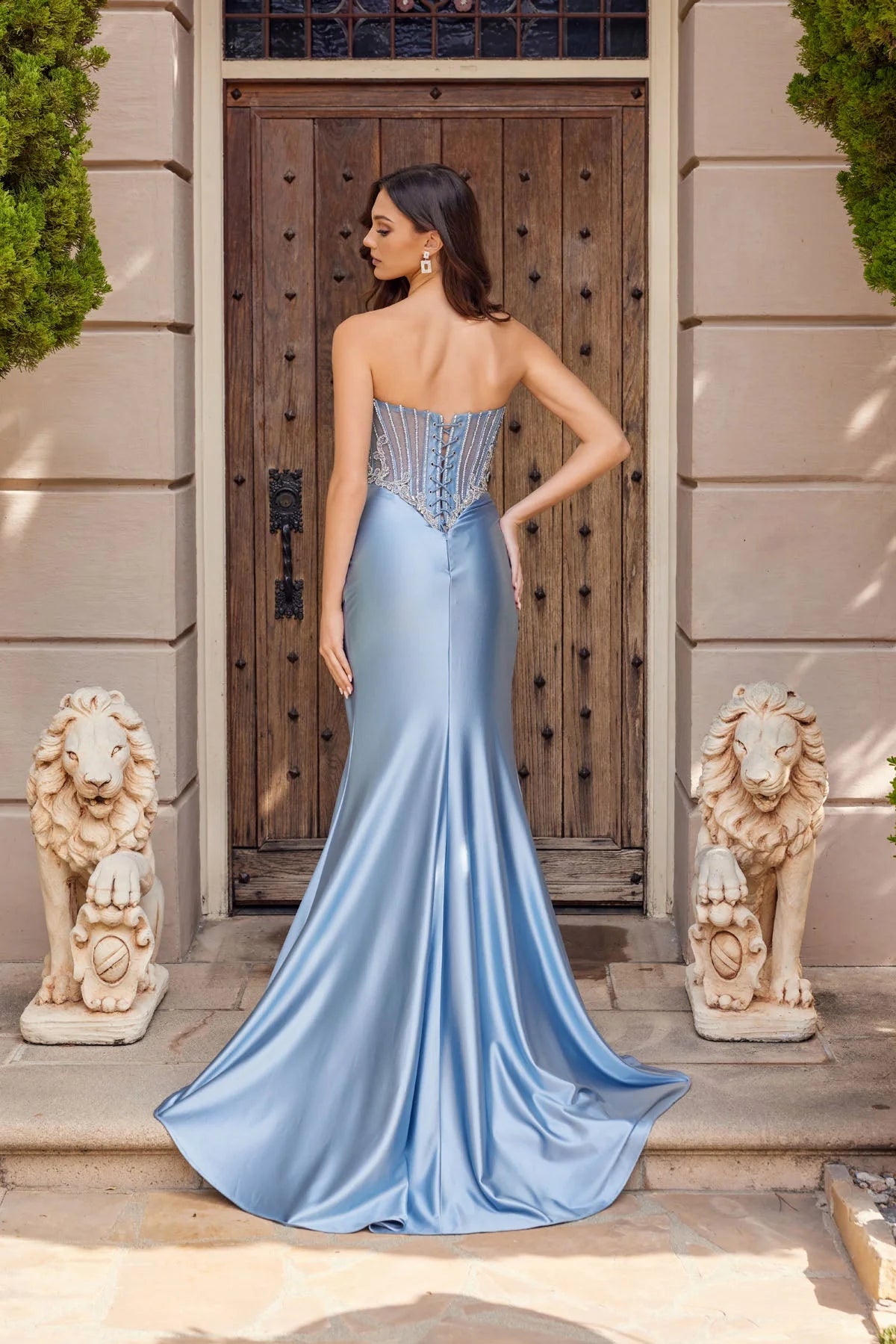 Lujoso vestido de fiesta de satén largo hasta el suelo, sin tirantes, sin mangas, con corsé y pedrería, estilo sirena