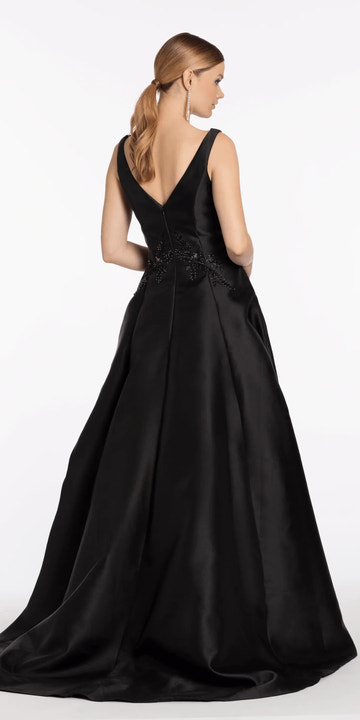 Luxury A-line Notch V Neck Sleeveless Gloss Satin Train Beaded Applique Formal Evening Dress