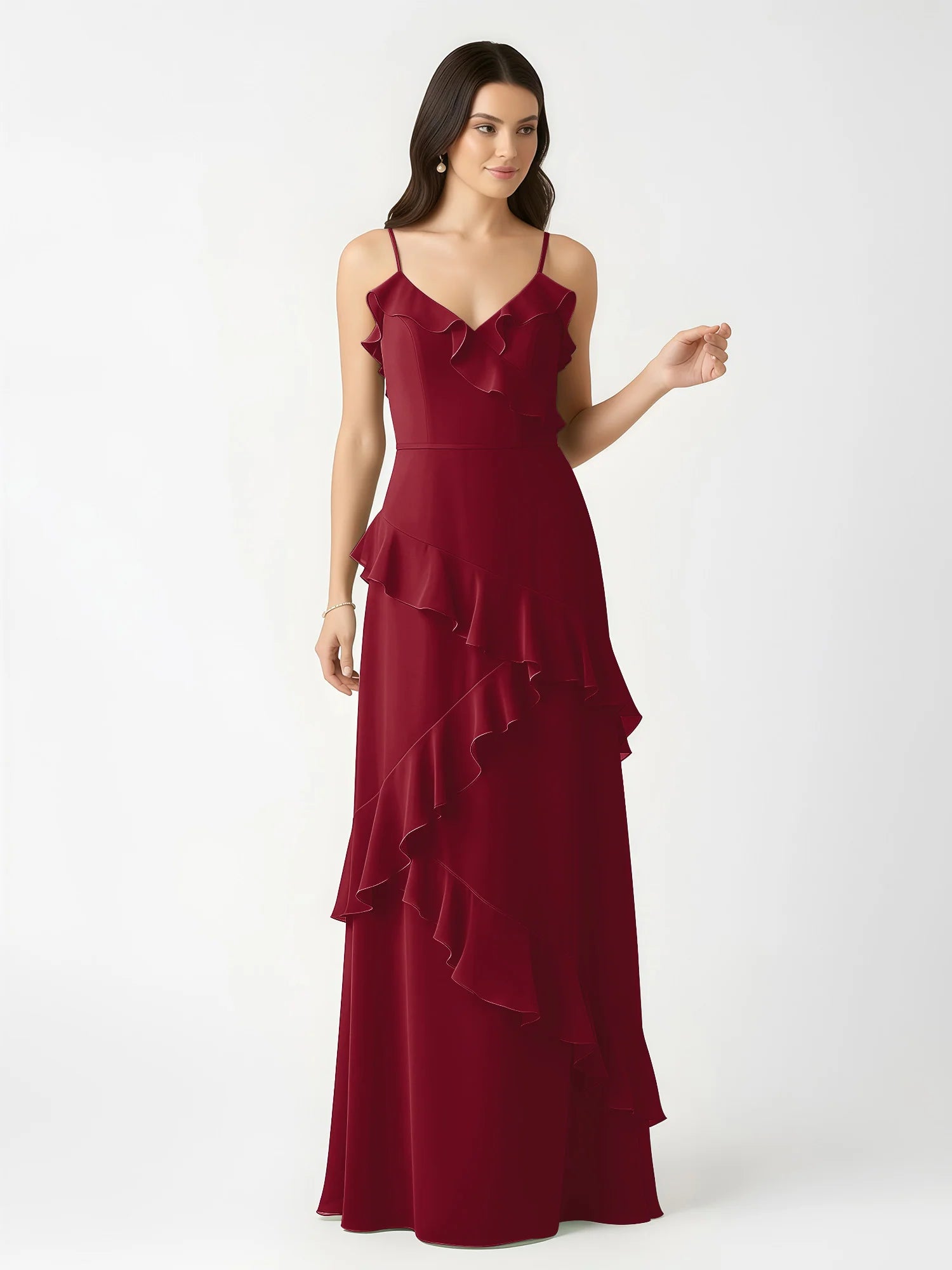 Vestido largo de dama de honor de chifón con cuello de pico, tirantes finos y volantes asimétricos