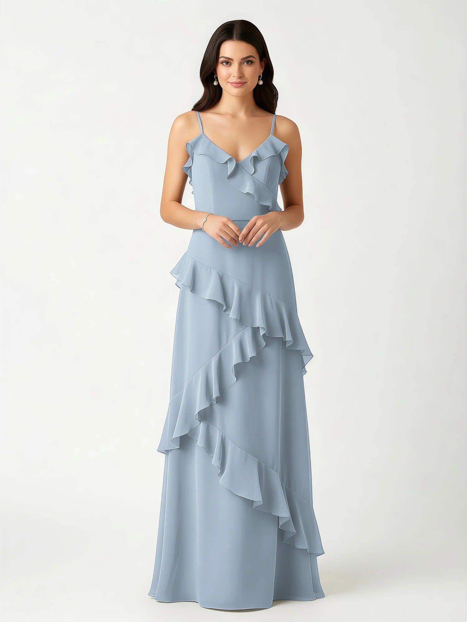 Vestido largo de dama de honor de chifón con cuello de pico, tirantes finos y volantes asimétricos