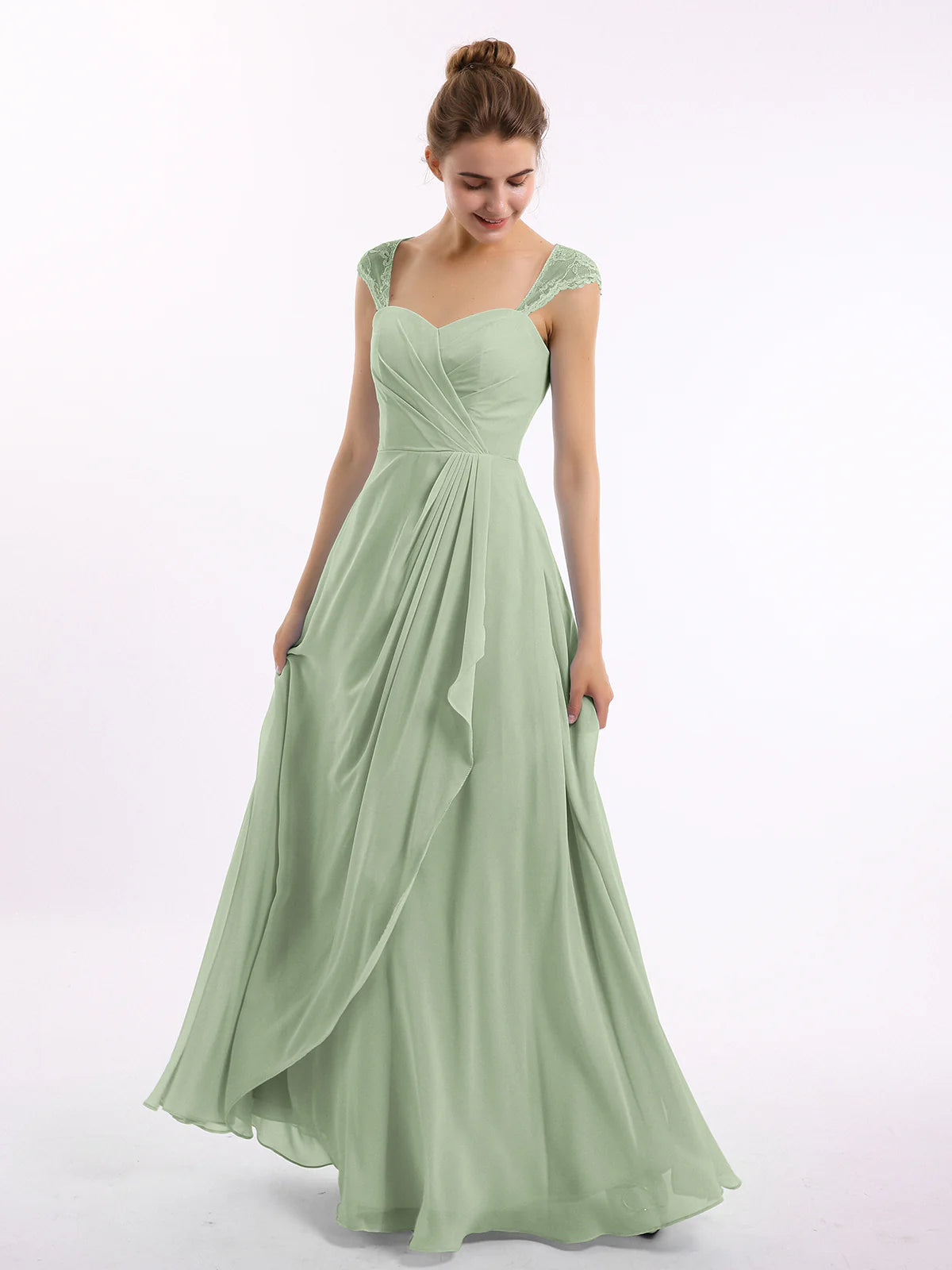 Vestido largo de dama de honor de chifón con escote corazón, encaje en las mangas, espalda descubierta y drapeado, con bolsillos