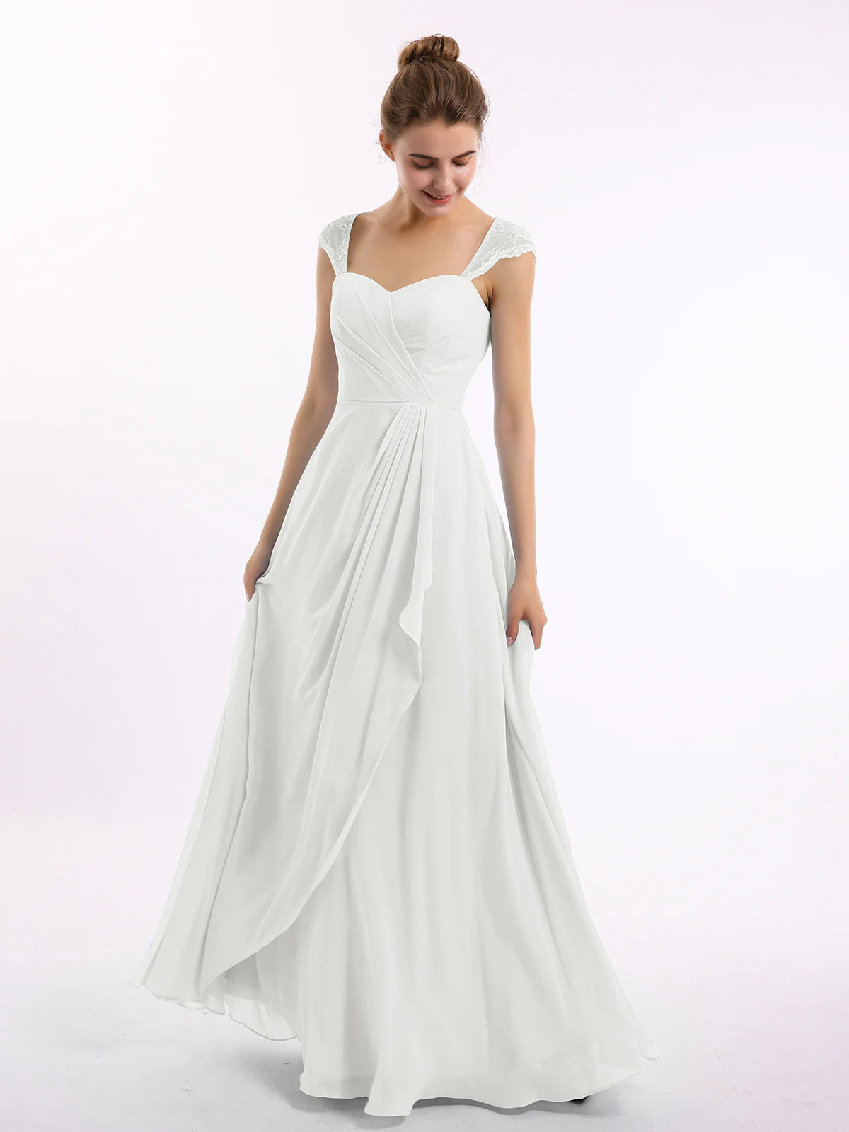 Vestido largo de dama de honor de chifón con escote corazón, encaje en las mangas, espalda descubierta y drapeado, con bolsillos
