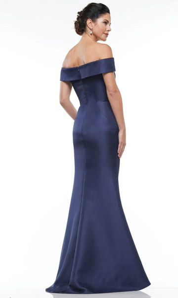 Vestido de noche largo hasta el suelo de satén con hombros descubiertos, corte sirena elegante y abalorios