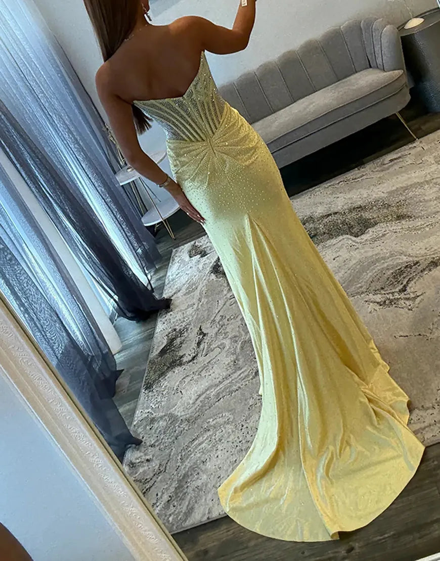 Glamuroso Vestido Largo de Corsé de Sirena con Abertura, sin Tirantes, con Pedrería y Brillante para Fiesta de Graduación