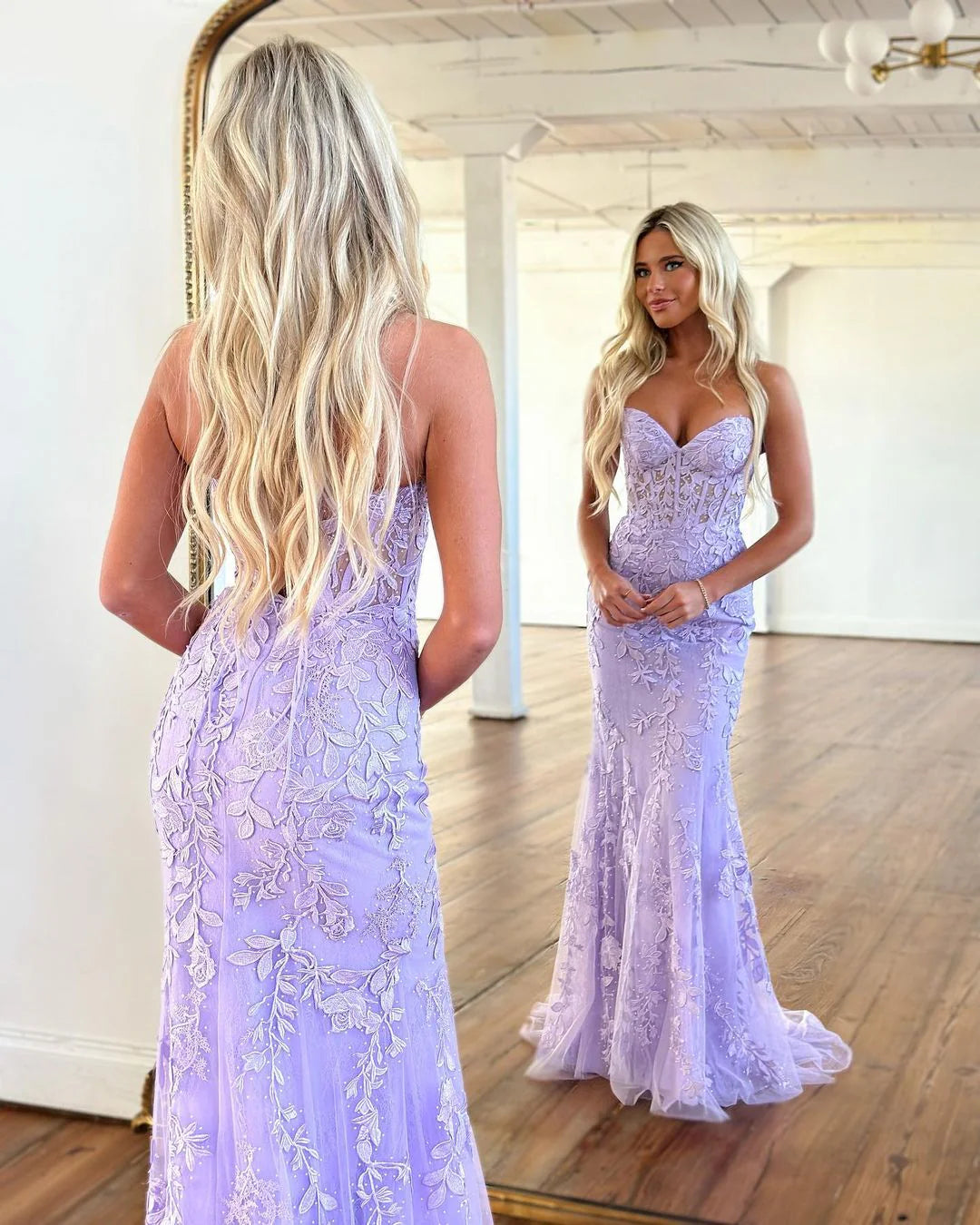 Elegante Vestido de Fiesta Sirena sin Tirantes con Escote Corazón, Espalda con Cordones y Diseño Floral Ajustado