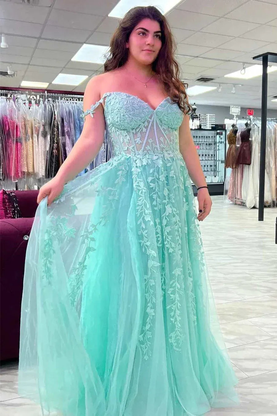 Vestido de Noche Maxi Verde Menta con Flores 3D, Escote Corazón, Sin Hombros y Sin Espalda