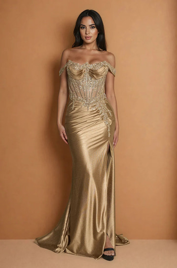 Vestido de gala sirena de satén con hombros descubiertos, corsé con pedrería y abertura alta