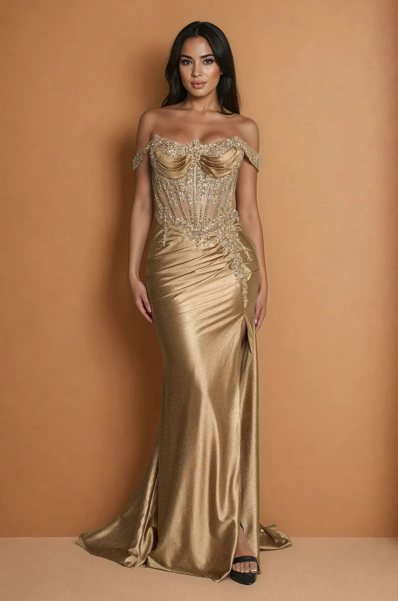 Vestido de gala sirena de satén con hombros descubiertos, corsé con pedrería y abertura alta