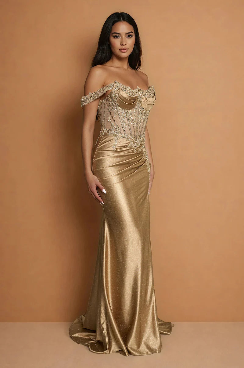 Vestido de gala sirena de satén con hombros descubiertos, corsé con pedrería y abertura alta