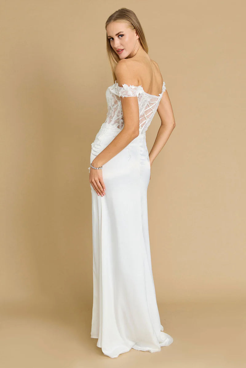 Elegante vestido de fiesta largo de satén con encaje, lentejuelas, hombros descubiertos y abertura alta tipo sirena