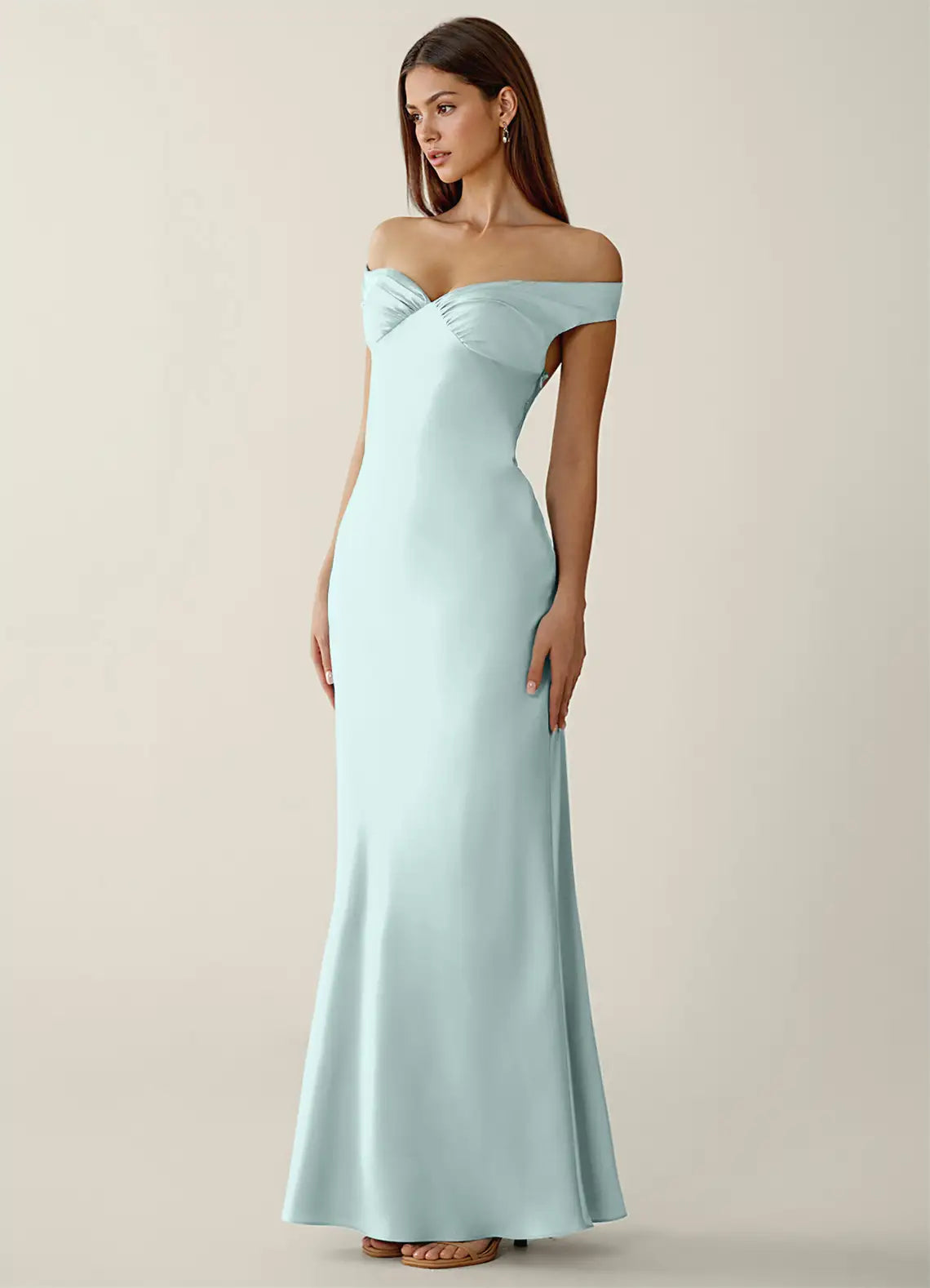 Elegante Vestido Largo de Satén con Hombros Descubiertos y Espalda Abierta para Fiesta de Graduación