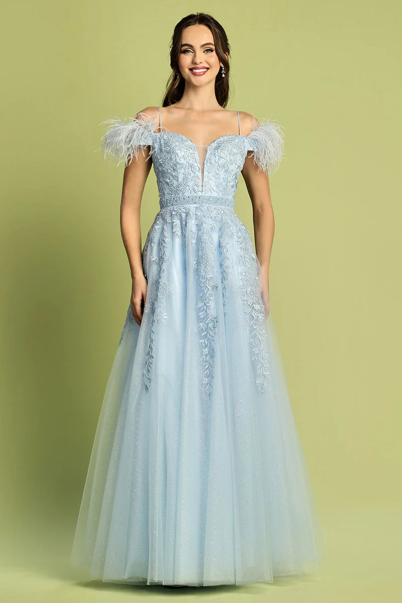 Vestido de fiesta glamuroso con hombros descubiertos, tul con purpurina, encaje, plumas y corte A