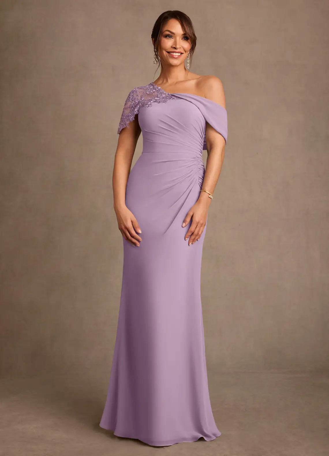 Elegante vestido de noche formal de gasa de encaje hasta el suelo con un hombro tipo vaina para la madre de la novia