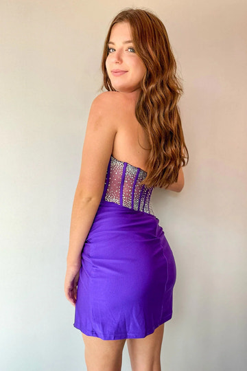 Vestido de Fiesta Mini Ajustado con Fruncido y Tirantes de Espagueti con Escote Pronunciado para Fiesta de Bienvenida
