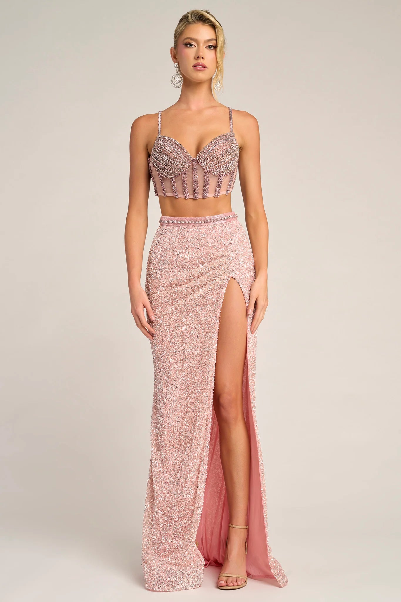 Elegante Vestido de Noche de Dos Piezas con Tirantes Delgados y Cuentas