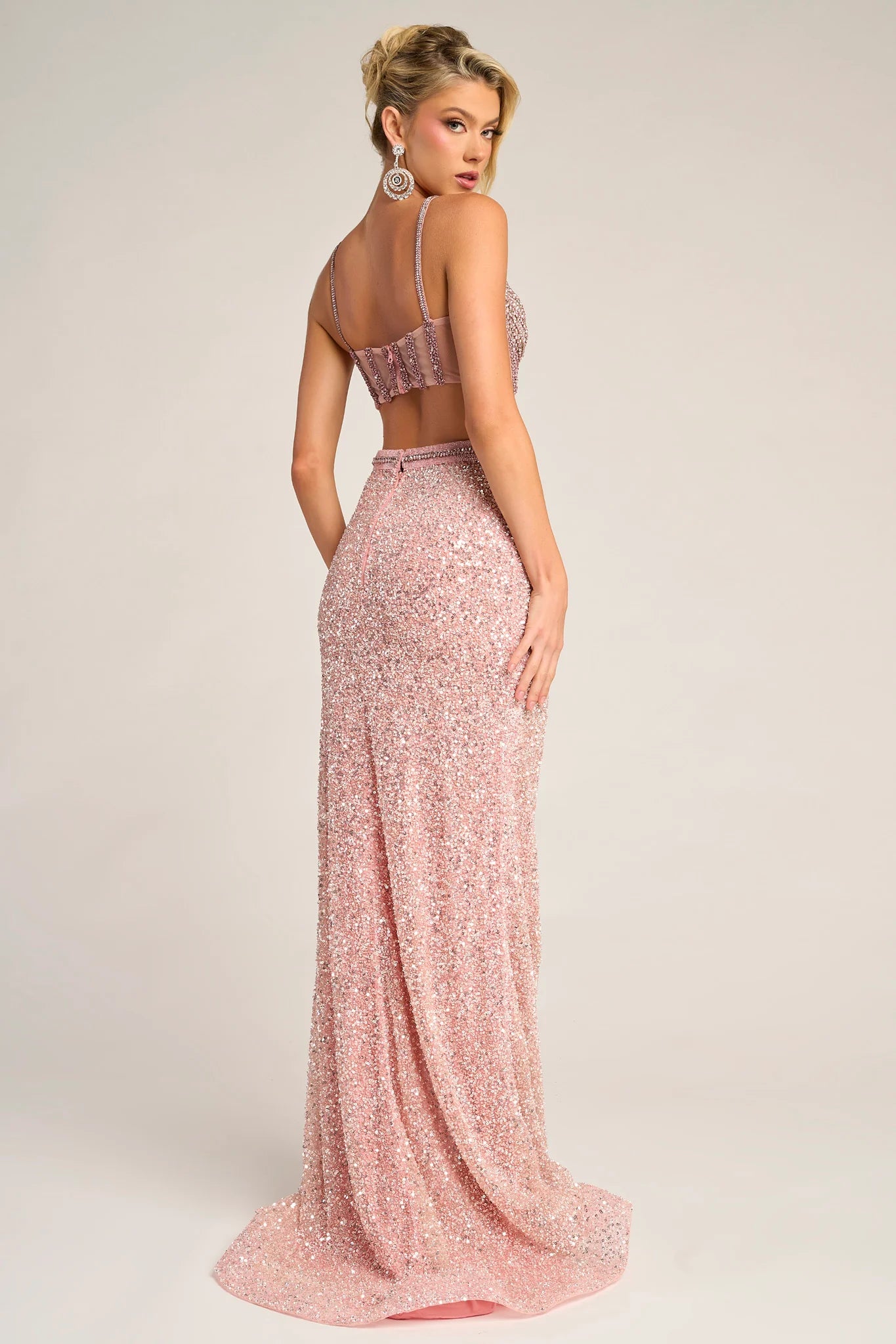 Elegante Vestido de Noche de Dos Piezas con Tirantes Delgados y Cuentas