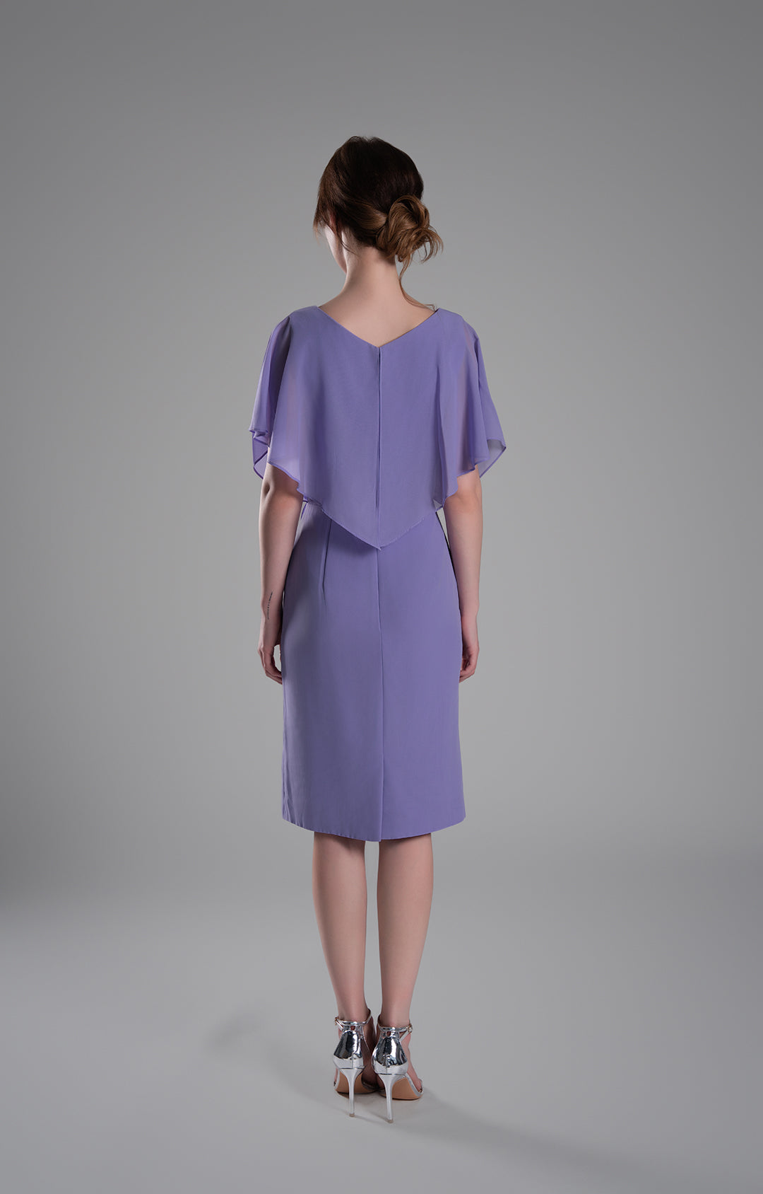 Elegant Chiffon Cocktail Dress V-Neck Pleated Cape Knee-length Flutter Sleeve Wedding Guest Dress with Ruched Waist