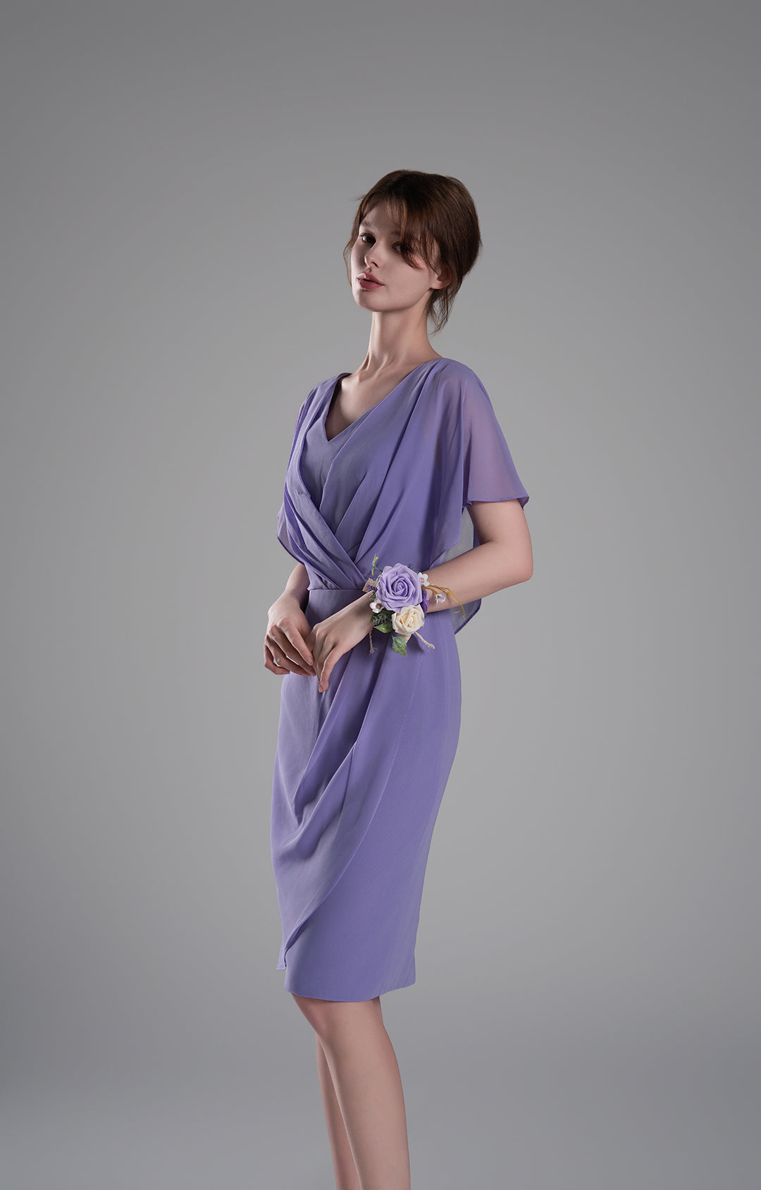 Elegant Chiffon Cocktail Dress V-Neck Pleated Cape Knee-length Flutter Sleeve Wedding Guest Dress with Ruched Waist