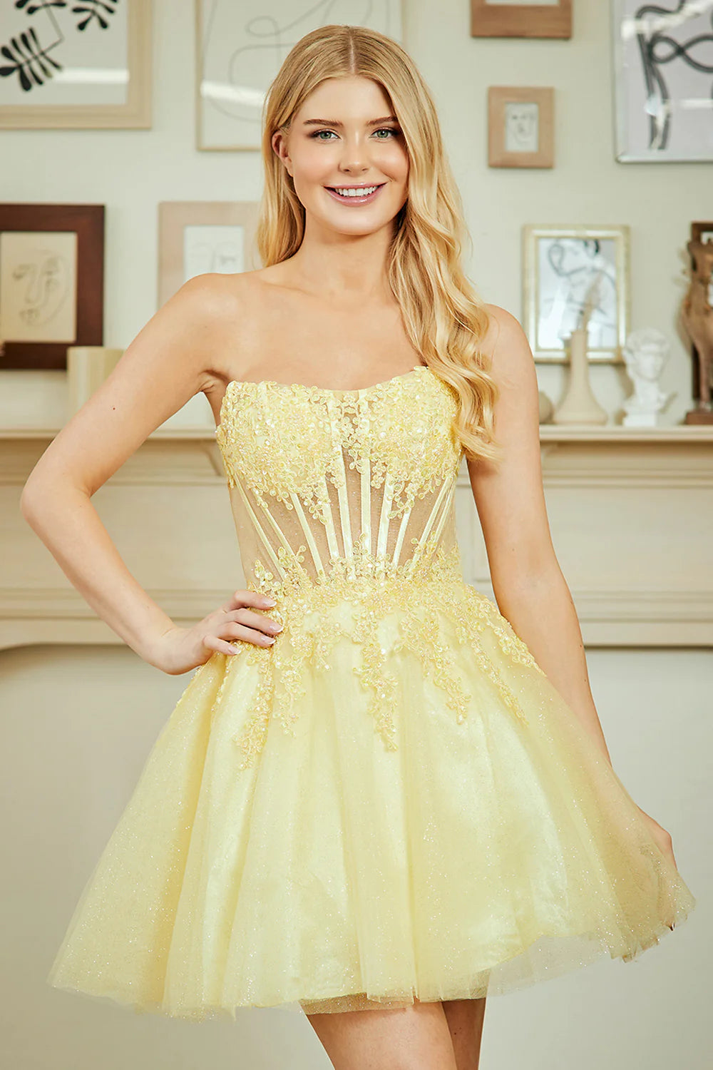 Romantic A-line Strapless Tulle Short Lace Appliqué Corset Lace-up Back Homecoming Dress
