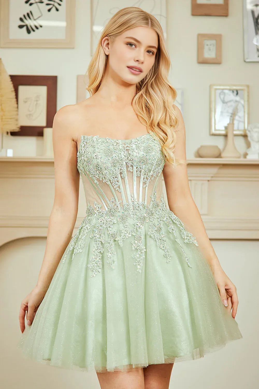 Romantic A-line Strapless Tulle Short Lace Appliqué Corset Lace-up Back Homecoming Dress