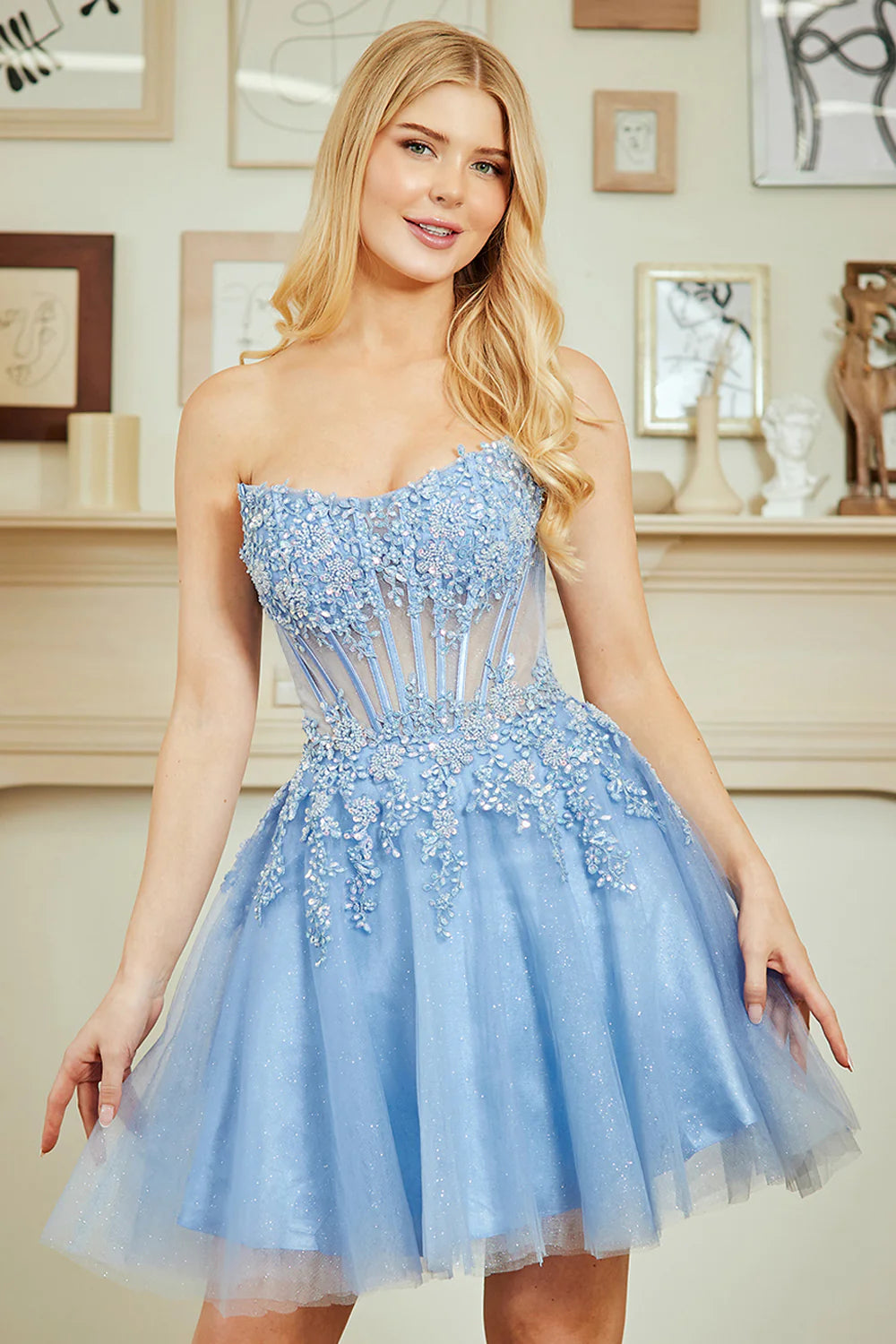 Romantic A-line Strapless Tulle Short Lace Appliqué Corset Lace-up Back Homecoming Dress