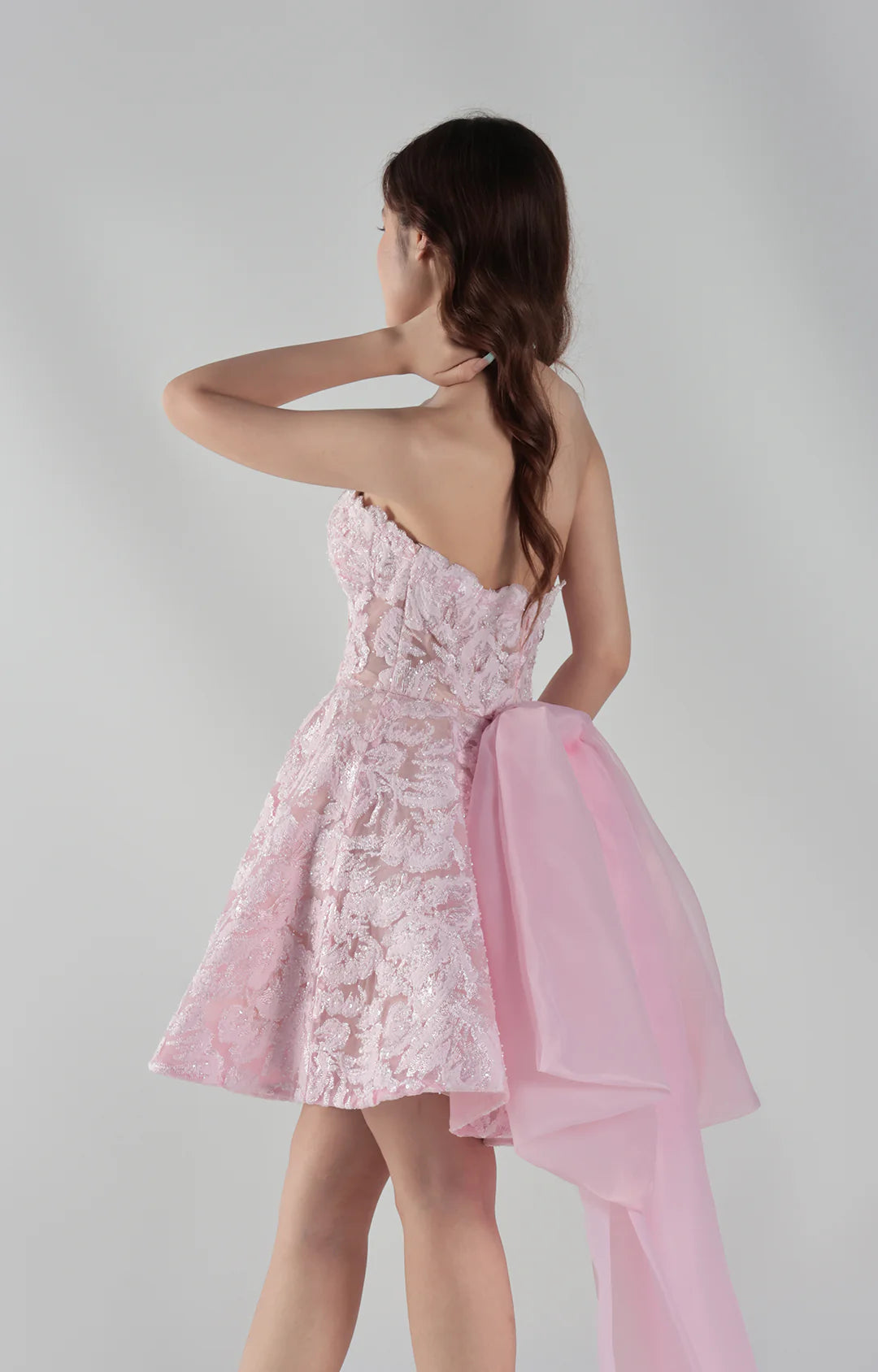 Vestido de fiesta romántico con línea A, escote corazón, tul, cola corta y encaje