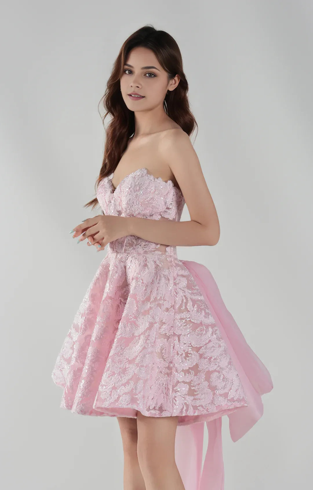 Vestido de fiesta romántico con línea A, escote corazón, tul, cola corta y encaje