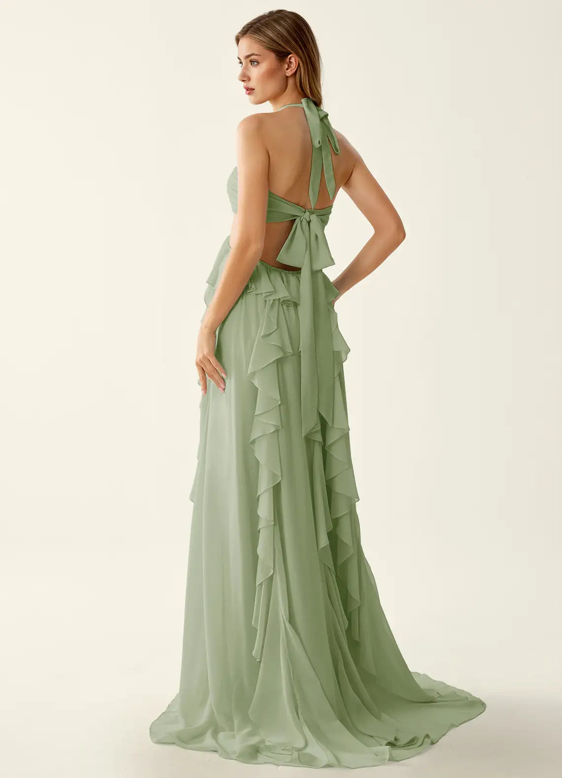 Vestido largo de fiesta romántico con cuello halter, chifón, línea A y detalle de volantes calados