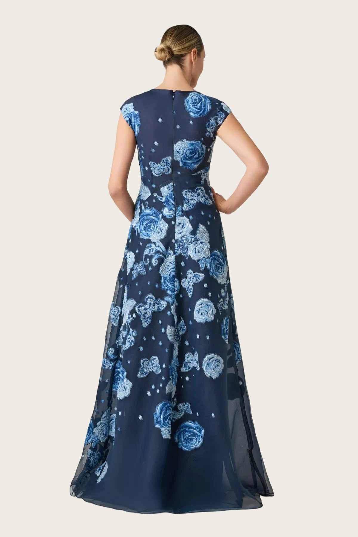 Graceful Organza Jacquard A-line Roundneck Maxi Mother of the Bride Dress Embroidery Evening Dress