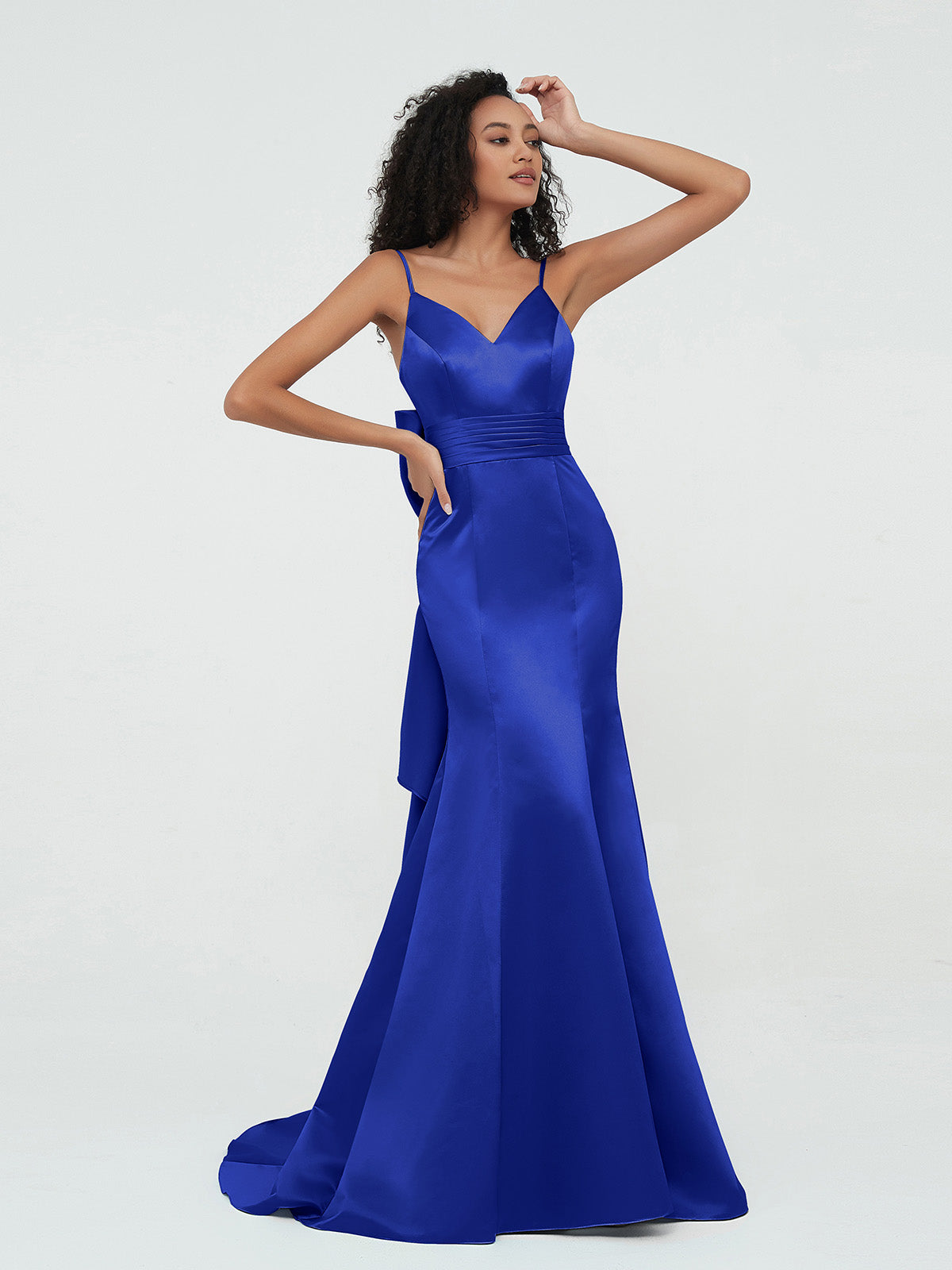 Vestido de noche formal de satén azul rey con tirantes finos, cuello en V, lazo en la cintura, corte sirena y cola, para bailes de graduación y eventos de gala