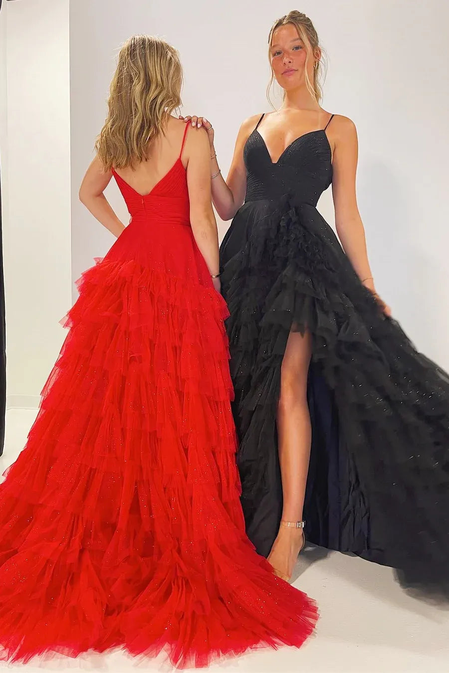 Vestido de fiesta de tul con volantes, escote en V, sin mangas y largo hasta el suelo