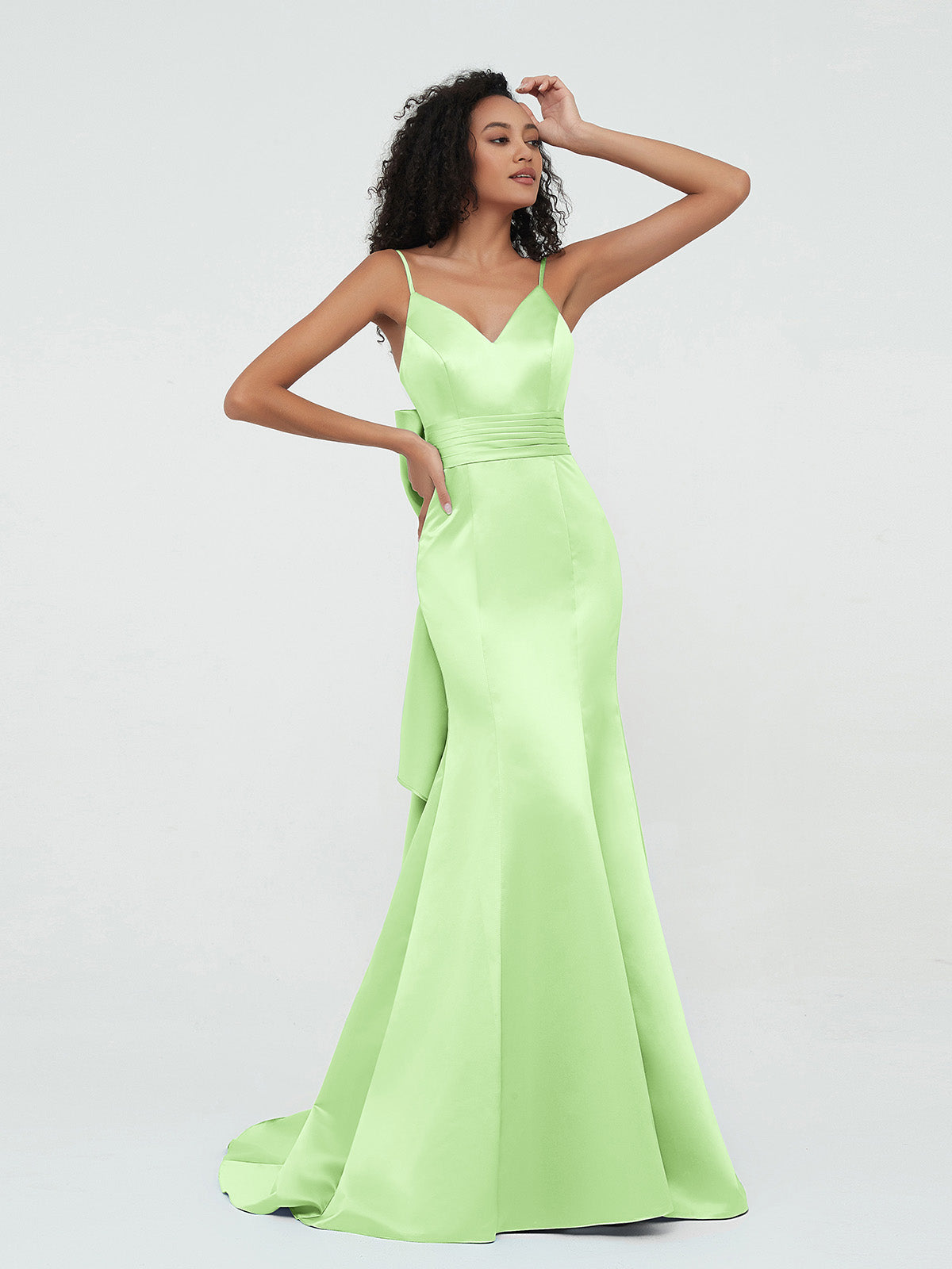 Vestido de noche formal de satén azul rey con tirantes finos, cuello en V, lazo en la cintura, corte sirena y cola, para bailes de graduación y eventos de gala