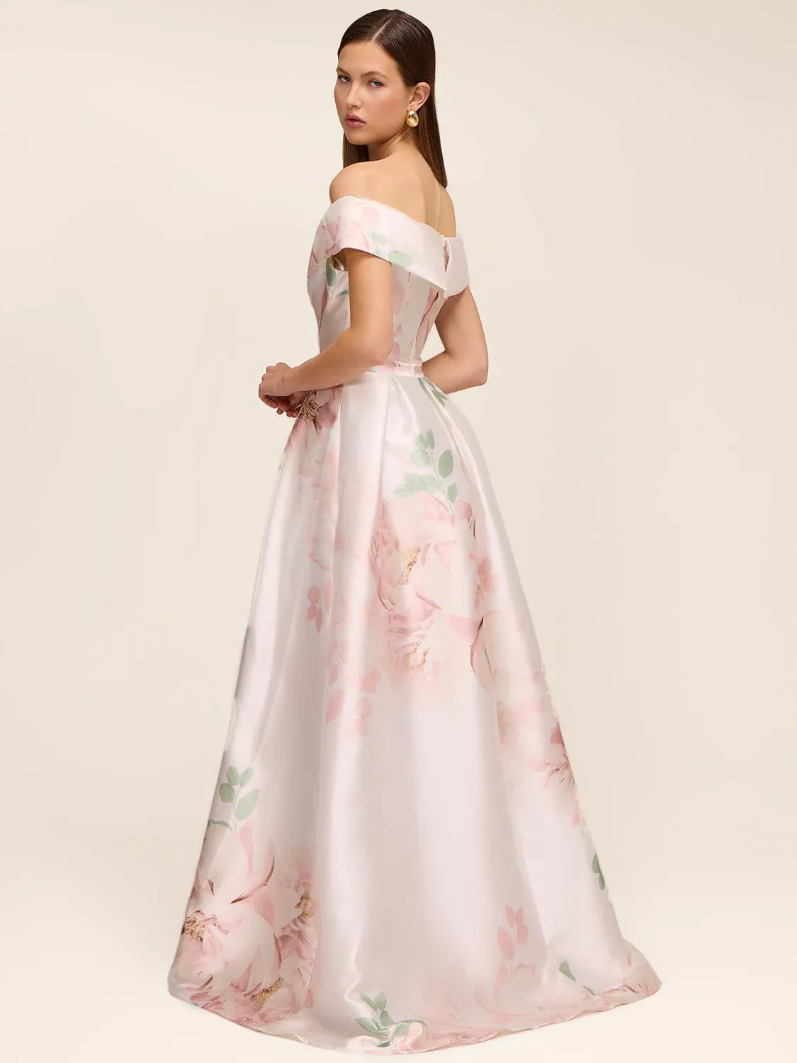 Elegante Vestido de Fiesta Largo con Abertura, Hombros Descubiertos, Corte en A de Satén Floral y Bolsillos
