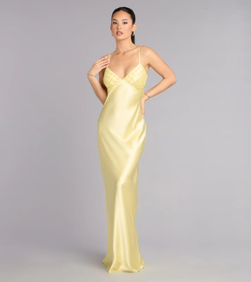 Vestido de Noche Maxi de Satén Glamuroso con Tirantes Finos y Espalda Descubierta con Cuentas