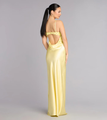 Vestido de Noche Maxi de Satén Glamuroso con Tirantes Finos y Espalda Descubierta con Cuentas