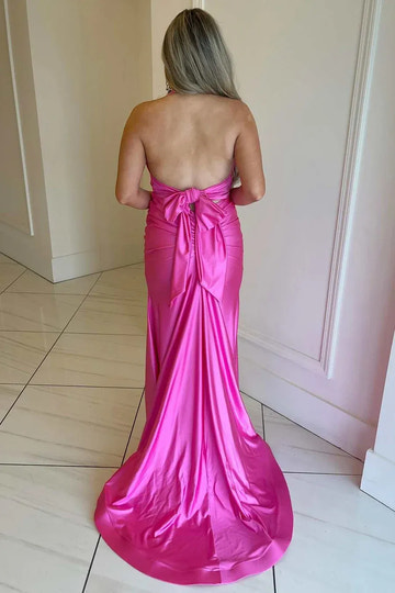 Vestido de noche de satén con cuello halter, espalda descubierta, lazo y corte sirena hasta el suelo