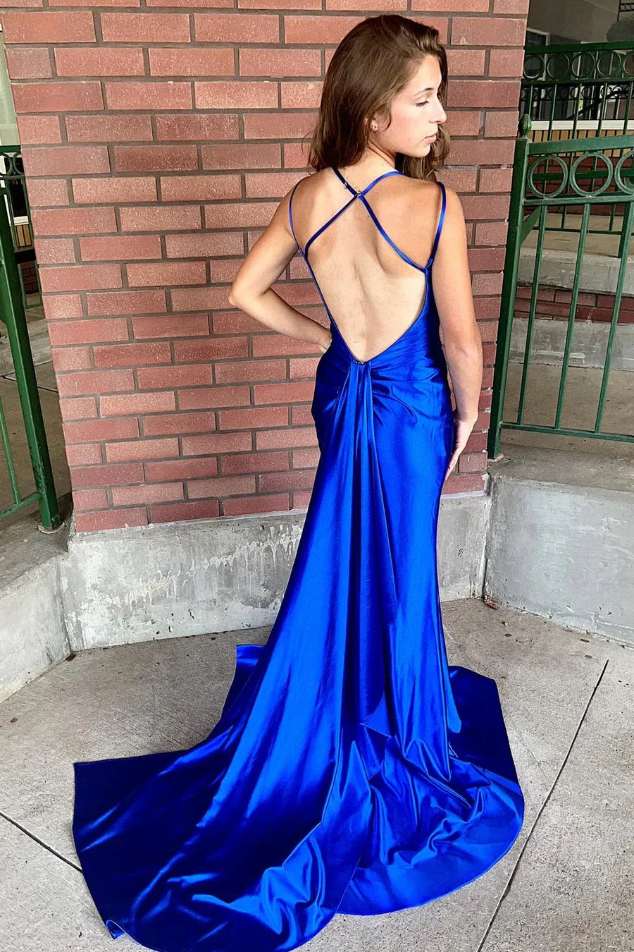 Vestido de fiesta largo de satén sin mangas con escote corazón estilo sirena y espalda cruzada