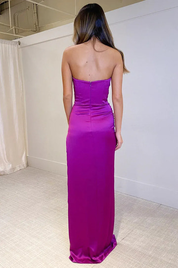 Vestido de fiesta largo de satén corte sirena, escote corazón, sin tirantes y sin espalda