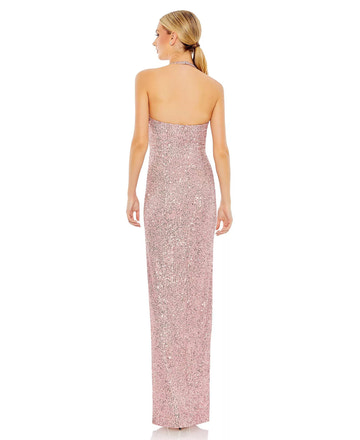 Vestido de noche largo con lentejuelas, cuello halter, frente cruzado y abertura alta para invitada de boda