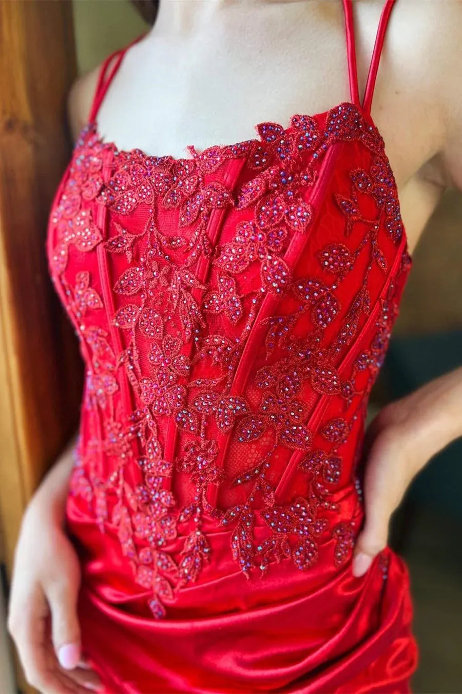 Vestido de fiesta sirena con escote corazón, lentejuelas y encaje, sin mangas, con cordones y hasta el suelo