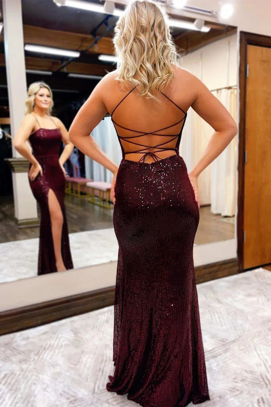 Vestido de fiesta de sirena de lentejuelas con cuello cuadrado y tirantes finos