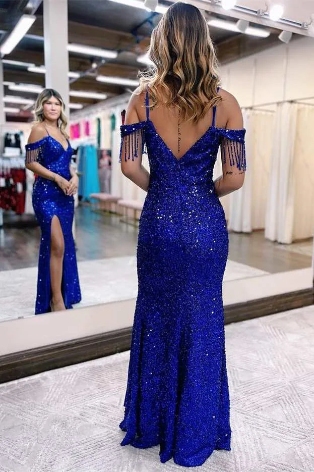 Vestido de fiesta sirena con lentejuelas, cuello en V, hombros descubiertos y flecos con abertura alta