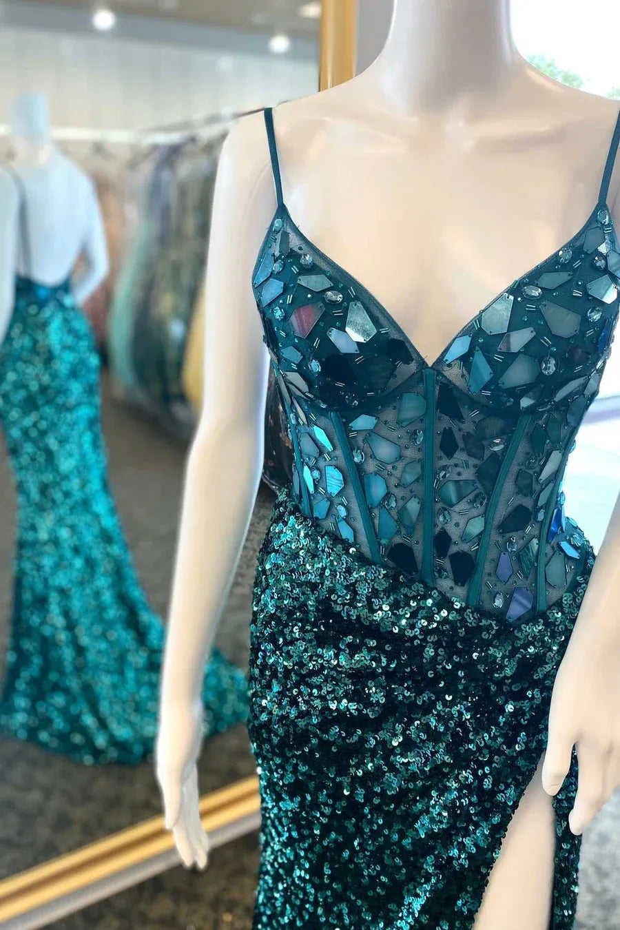 Vestido de fiesta largo sin mangas con cuello en V, lentejuelas, sirena y abertura alta