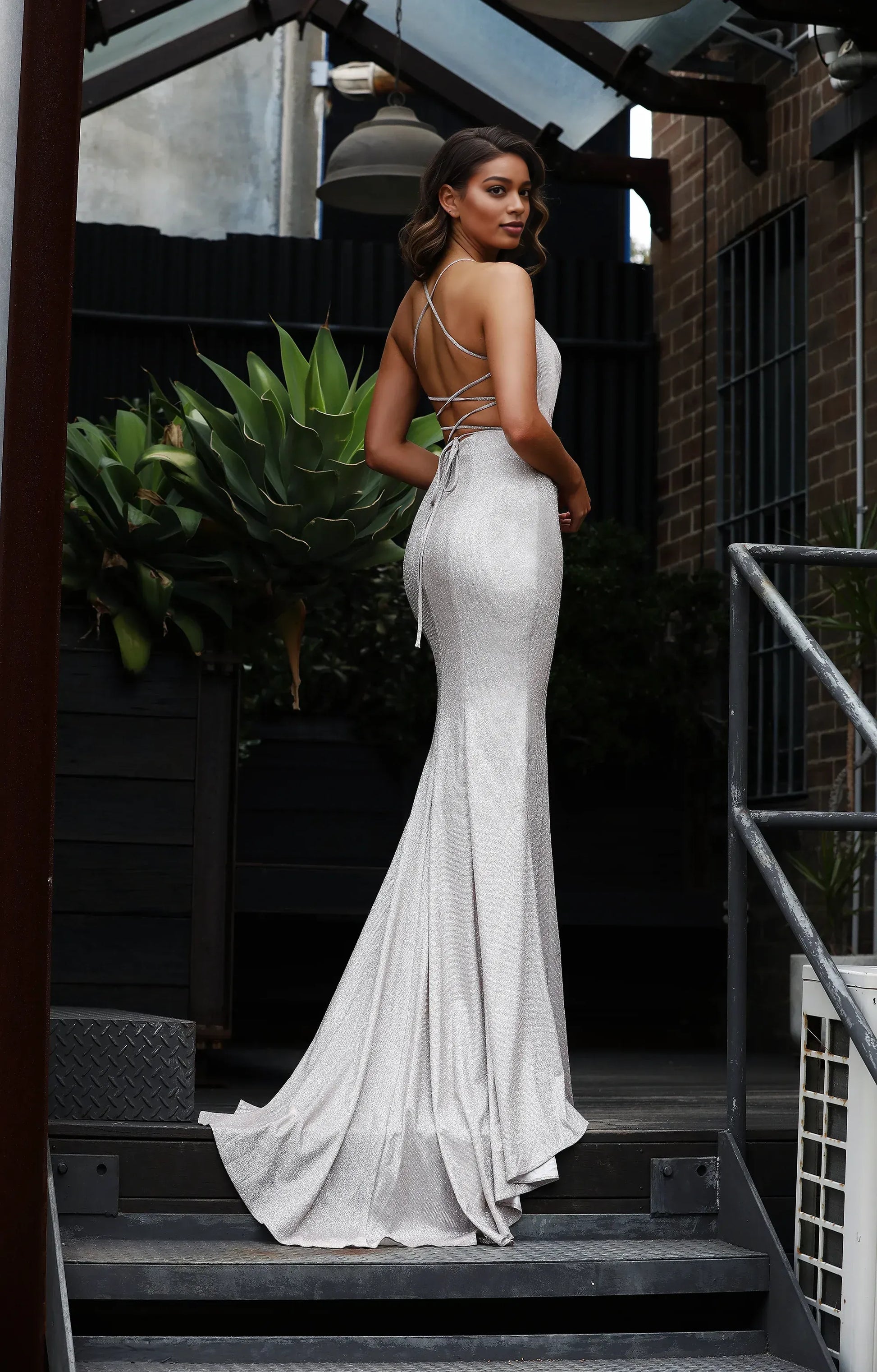 Glamorous Mermaid Plunging V-Neck Sleeveless Glitter Knit Ruched Lace-Up High Slit Prom Dress