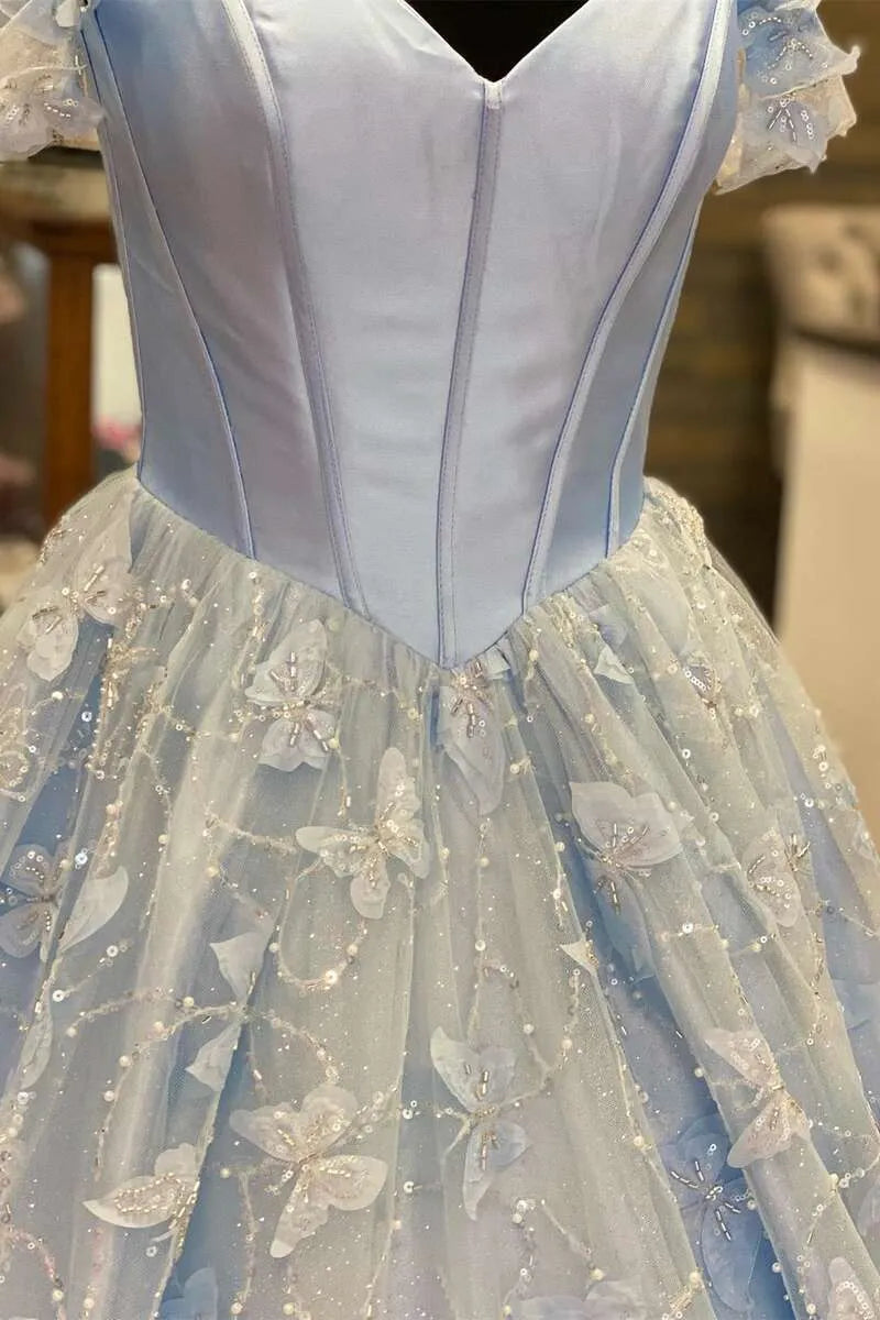 Vestido de fiesta maxi de tul color azul cielo, con silueta en A, escote corazón, hombros descubiertos y sin espalda